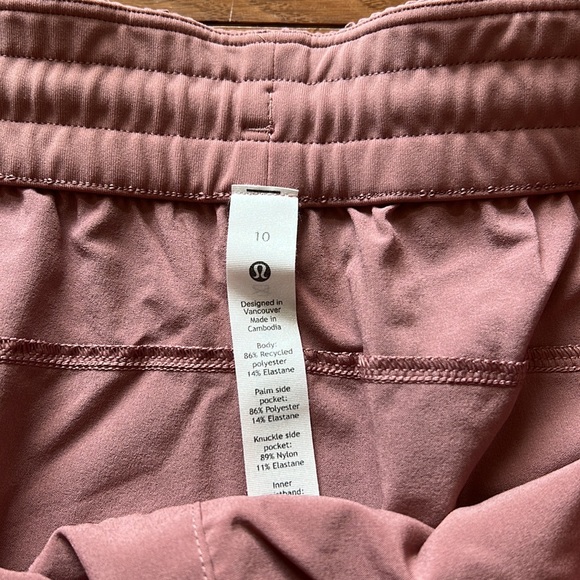 ❤️LULULEMON STROLL AT SUNDOWN SHORT 3”-SPICED CHAI-10❤️ - Picture 11 of 13